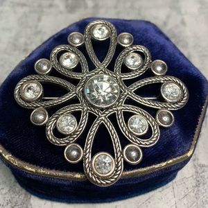 New Premier Designs Glorious Brooch. Silvertone Rhinestone Crystals.